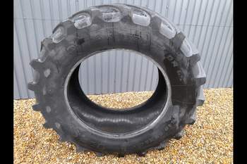 salg af Case Farmall 115c LEFT Tire