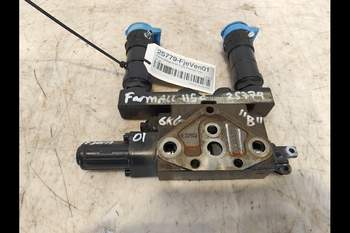 salg af Case Farmall 115c  Remote control valve