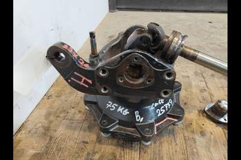 salg af Case Farmall 115c RIGHT Front axle final drive