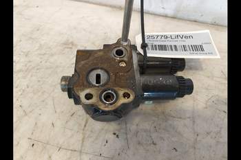 salg af Case Farmall 115c  Hydraulic lift valve