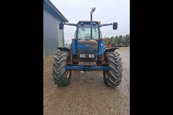 salg af New Holland 8240 traktor