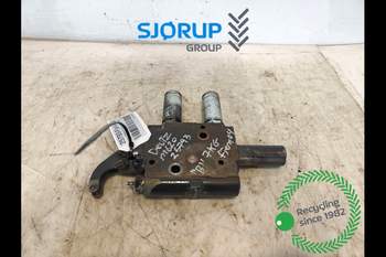 Deutz-Fahr Agrotron M620  Remote control valve