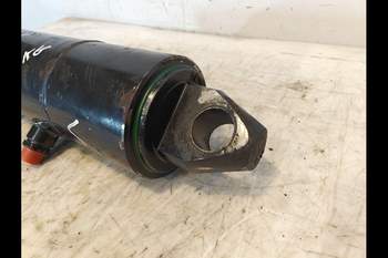 salg af Deutz-Fahr Agrotron M620 LEFT Lift Cylinder