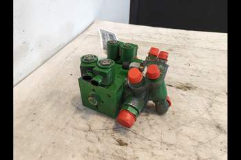 salg af John Deere 6830  Suspension control valve