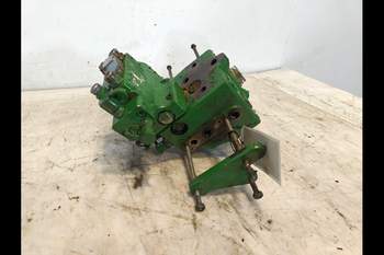 salg af John Deere 6830  Hydraulic Valve support