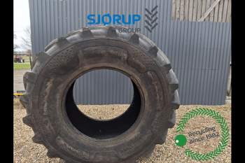 John Deere 8360R LEFT Tire