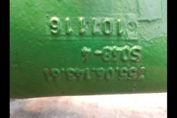 salg af John Deere 6195 R  Disassembled front axle